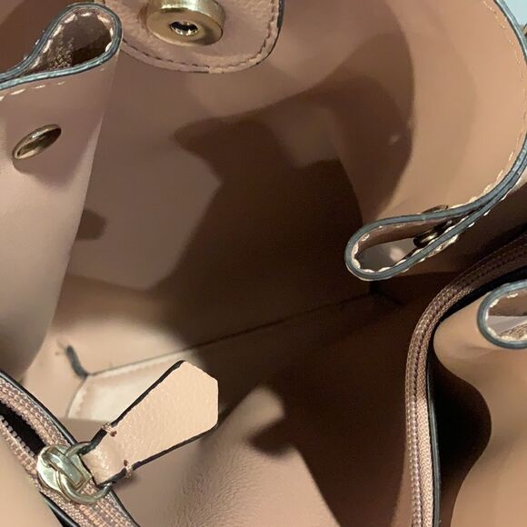 🎉last deal 🎉Guess dusty pink color crossbody bag - Picture 7 of 15